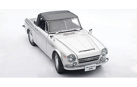 ダットサン フェアレディ 2000 (SR311) シルバー (1/18 オートアート77432) ダットサン フェアレディ 2000 (SR311) シルバー (1/18 オートアート77432)