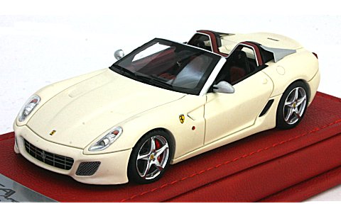 フェラーリ FA アペルタ 2010 Fuji ホワイト (1/43 BBR BBRC49FW) フェラーリ FA アペルタ 2010 Fuji ホワイト (1/43 BBR BBRC49FW)