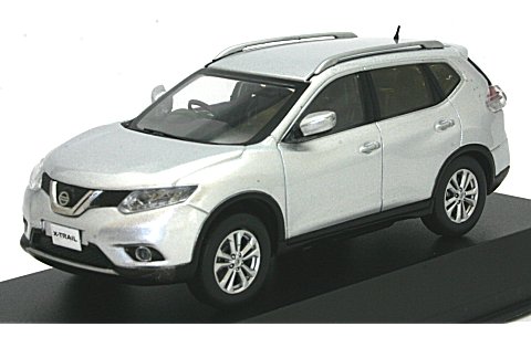 ニッサン X-TRAIL (T32) シルバー (1/43 京商KS03641S) ニッサン X-TRAIL (T32) シルバー (1/43 京商KS03641S)