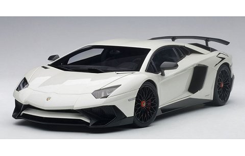 ランボルギーニ アヴェンタドール LP750-4 SV パールホワイト (1/18 オートアート74555) ランボルギーニ アヴェンタドール LP750-4 SV パールホワイト (1/18 オートアート74555)